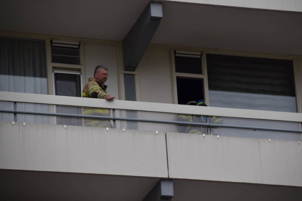 Flatwoning vol rook door vergeten pan