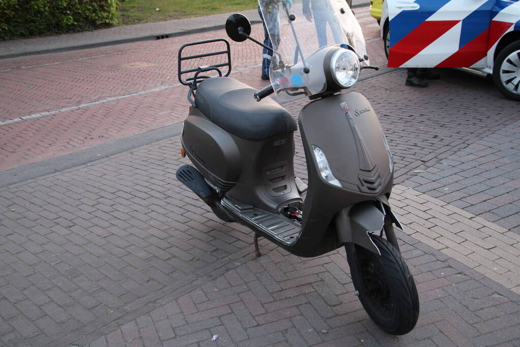 Scooterrijder gewond bij botsing tegen andere scooter