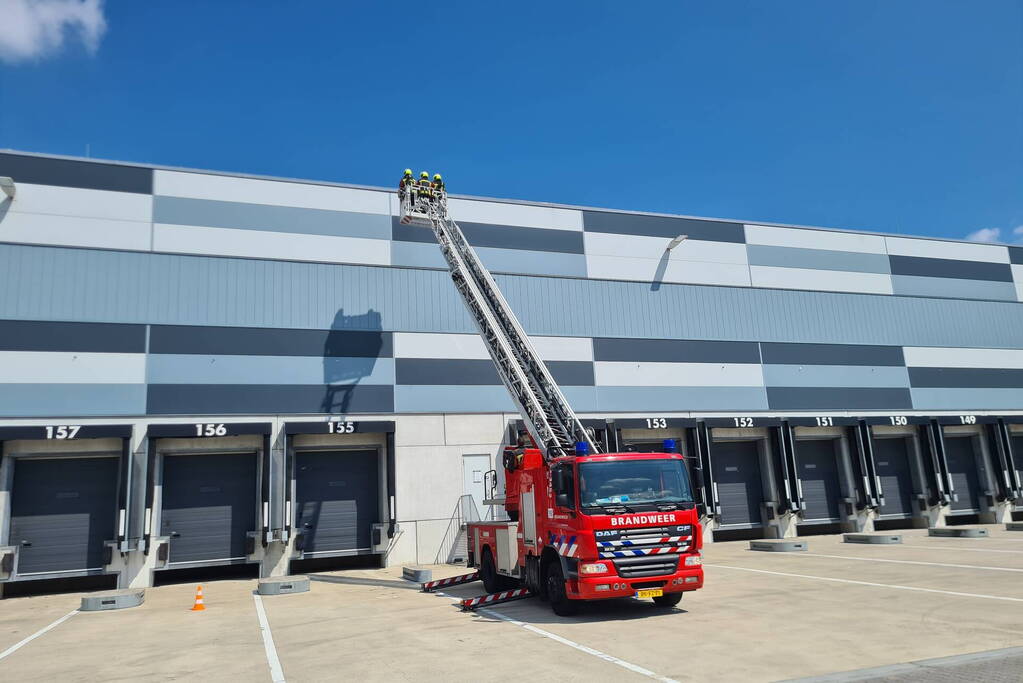 Brand op dak van distributiecentrum Lidl
