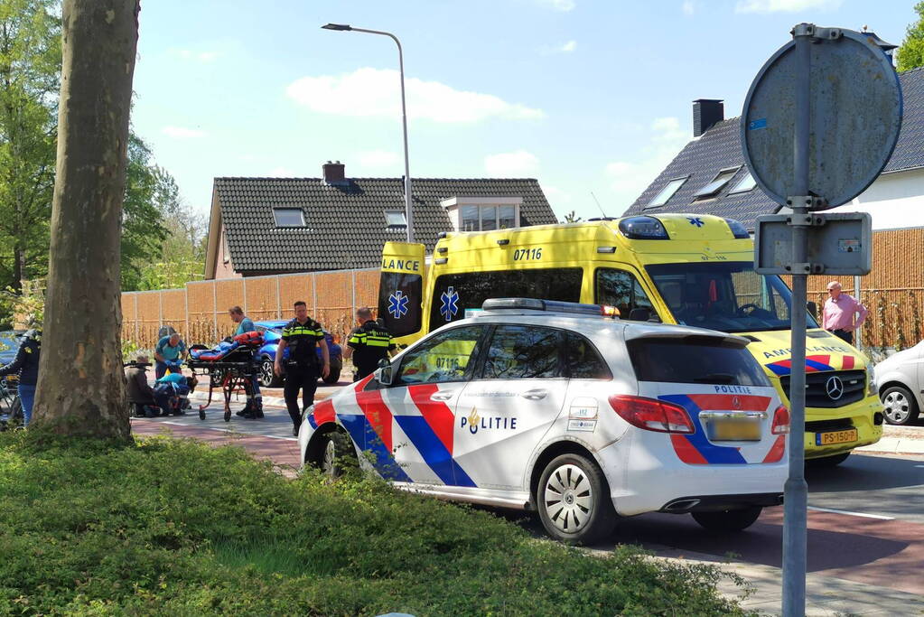 Fietser ernstig gewond bij botsing met auto