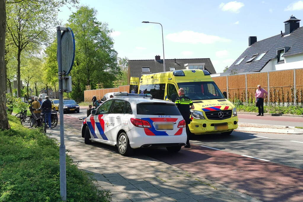 Fietser ernstig gewond bij botsing met auto