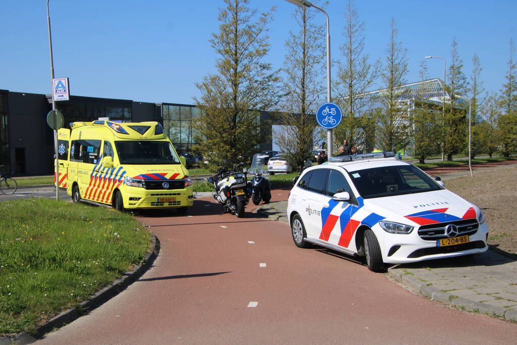 Scooter en fietser botsen op fietspad