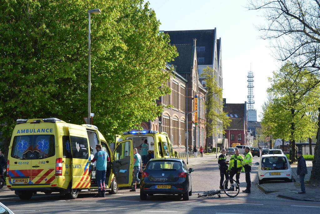 Fietsster geschept door automobilist