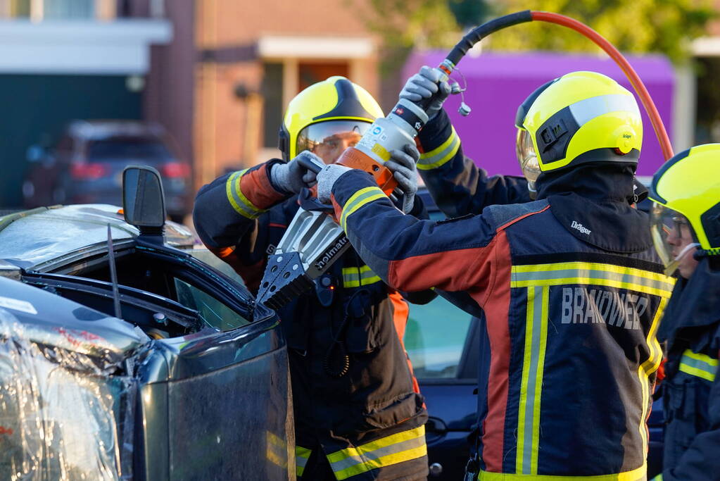 Spectaculaire brandweeroefening trekt veel bekijks