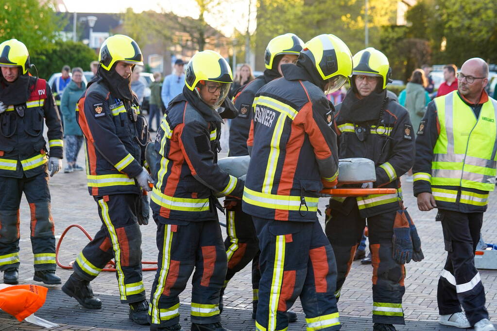 Spectaculaire brandweeroefening trekt veel bekijks