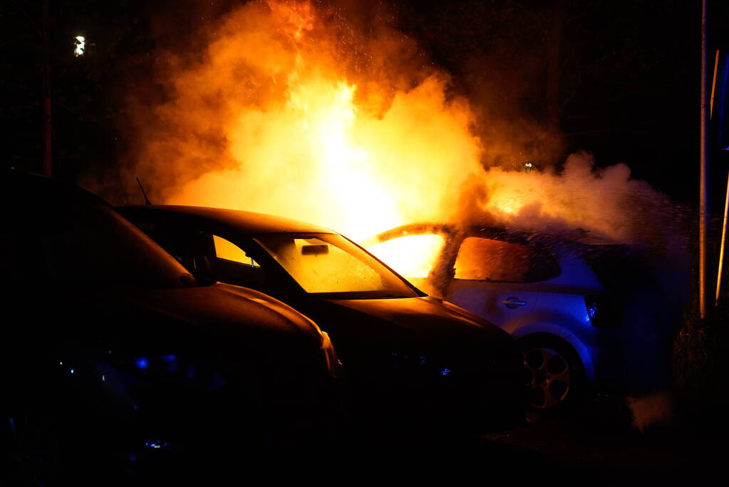 Brand in geparkeerde auto