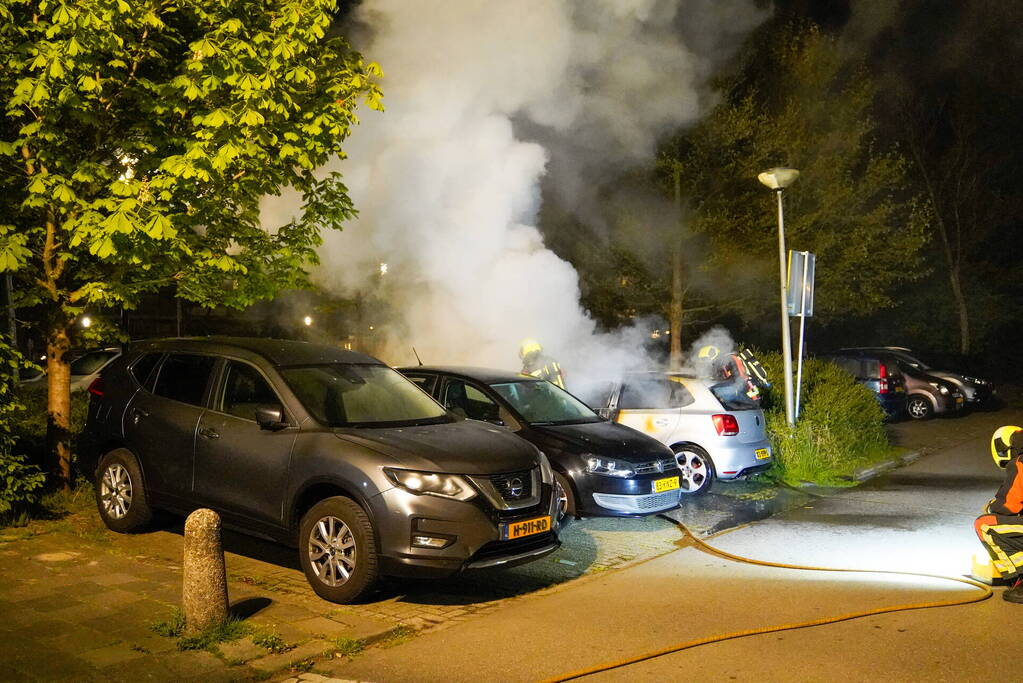 Brand in geparkeerde auto