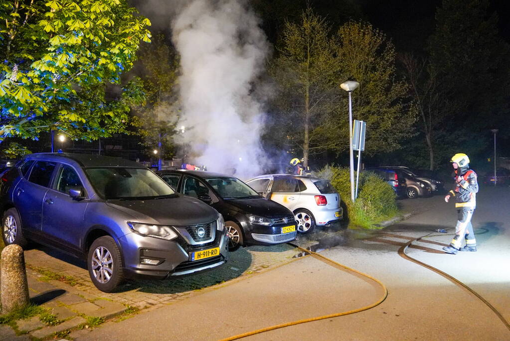 Brand in geparkeerde auto