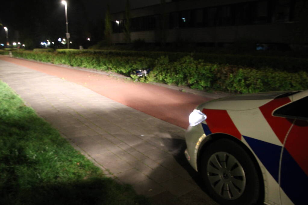 Tweetal op gestolen motor crashen na achtervolging