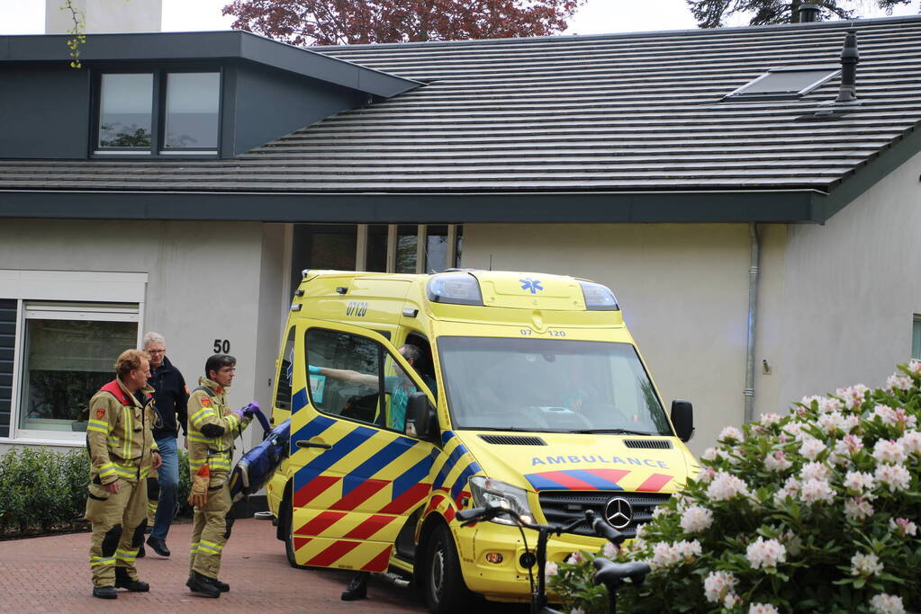 Traumahelikopter landt op grasveld Staatsliedenwijk