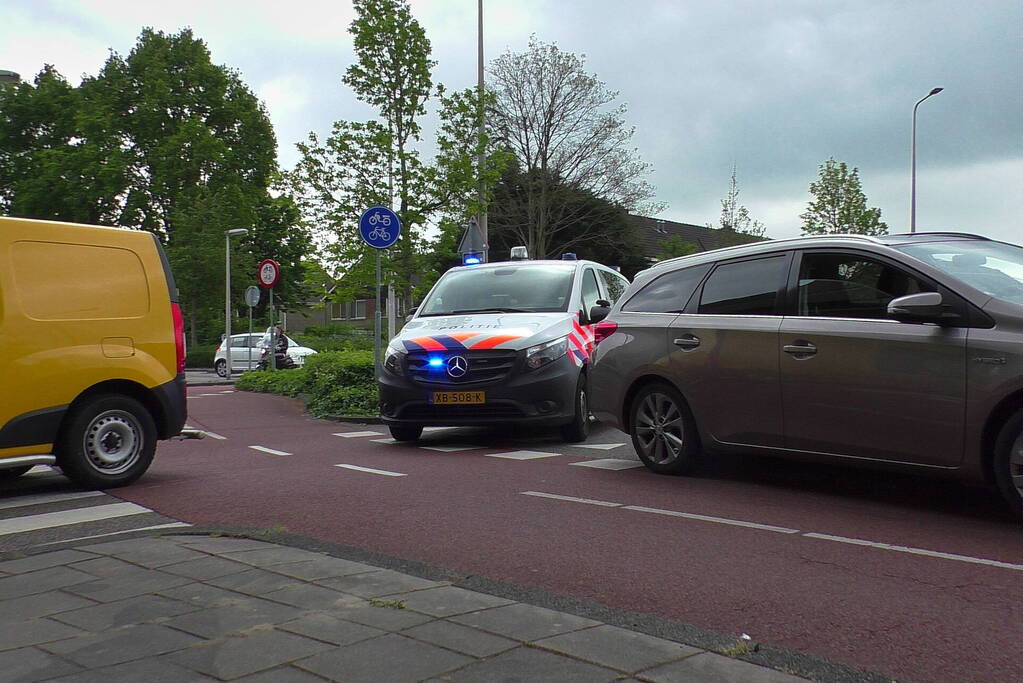 Brommerrijder gewond bij botsing met bestelbus op zebrapad