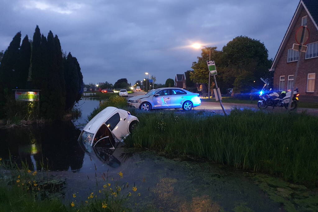 Auto belandt in sloot na achtervolging