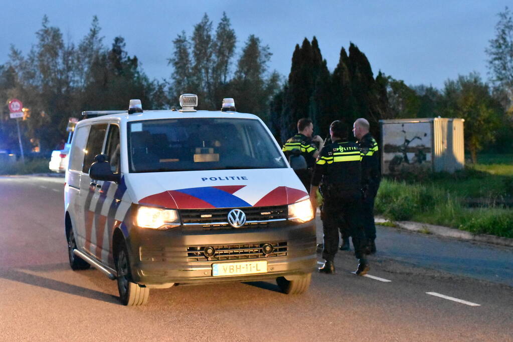 Auto belandt in sloot na achtervolging