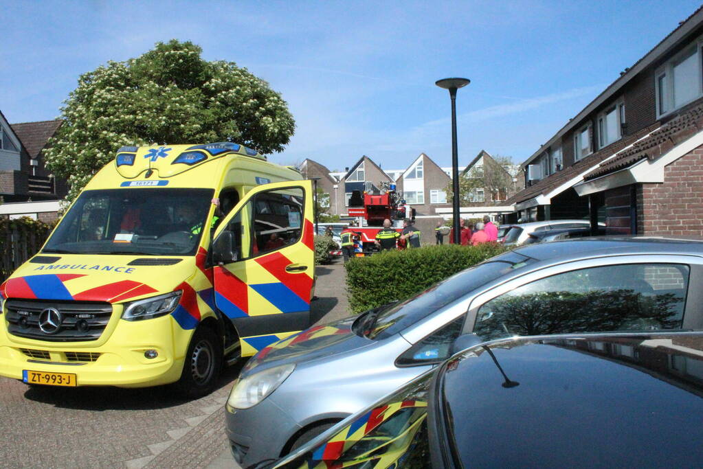 Persoon uit woning gehaald na melding van steekpartij
