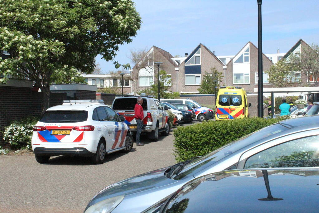 Persoon uit woning gehaald na melding van steekpartij
