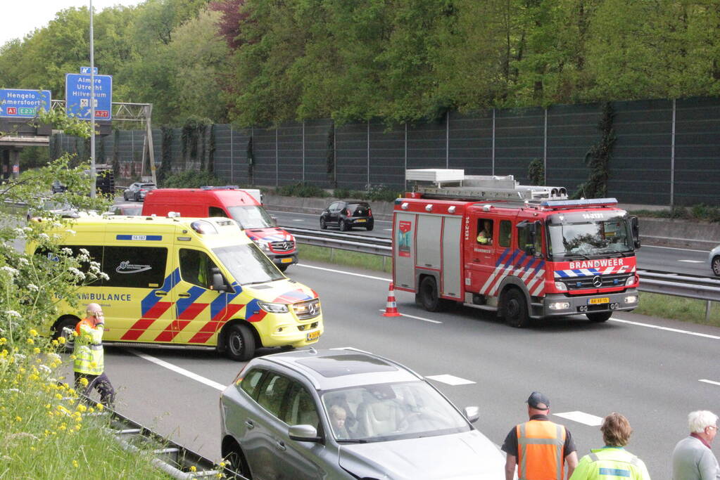 Maserati raakt beschadigd bij kop-staart aanrijding
