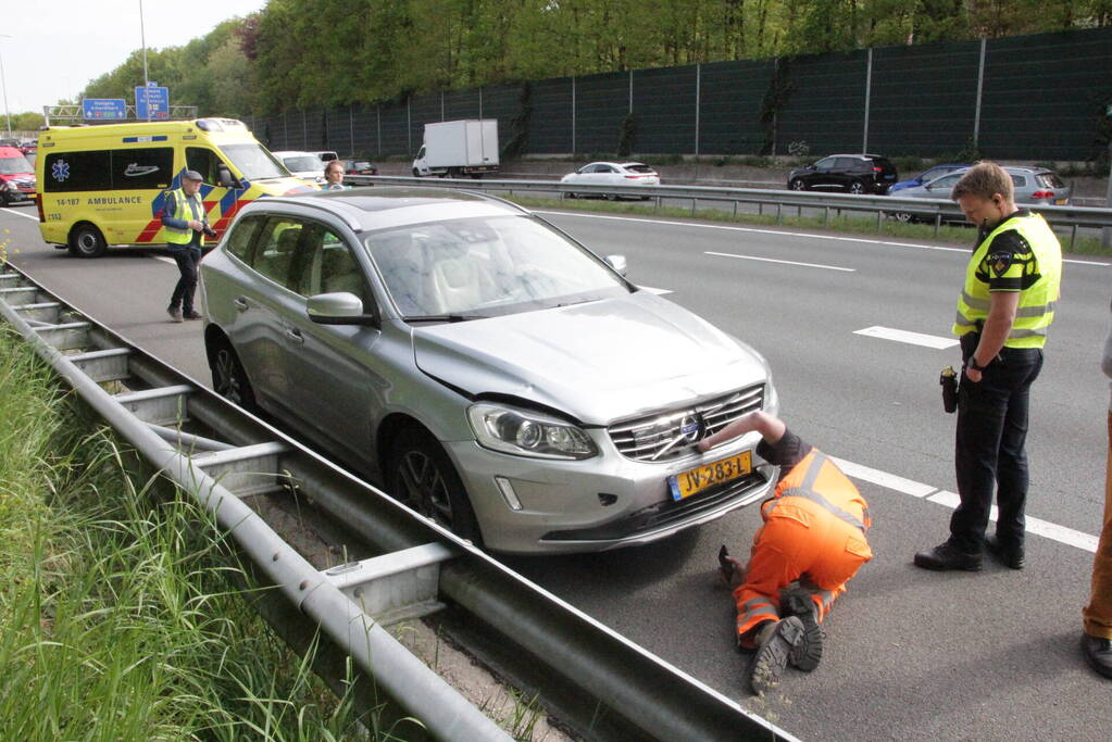 Maserati raakt beschadigd bij kop-staart aanrijding