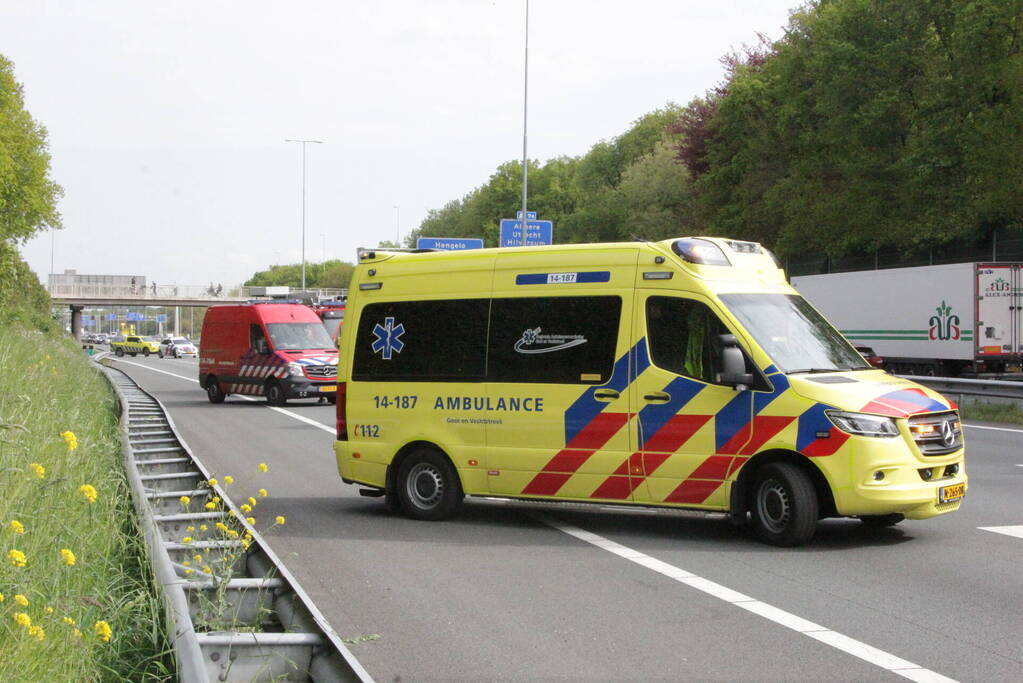 Maserati raakt beschadigd bij kop-staart aanrijding