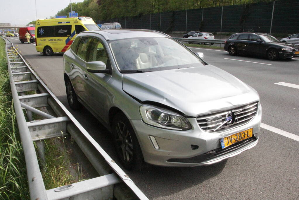 Maserati raakt beschadigd bij kop-staart aanrijding