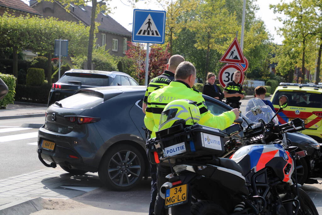 Scooterrijder gewond bij botsing met personenauto