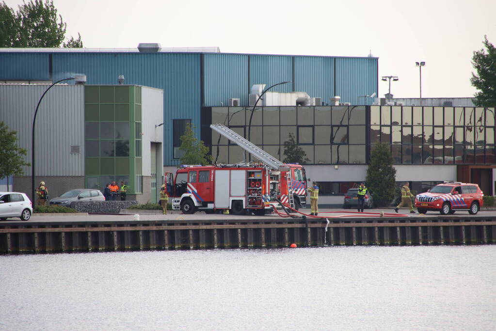 Brand in loods met papier