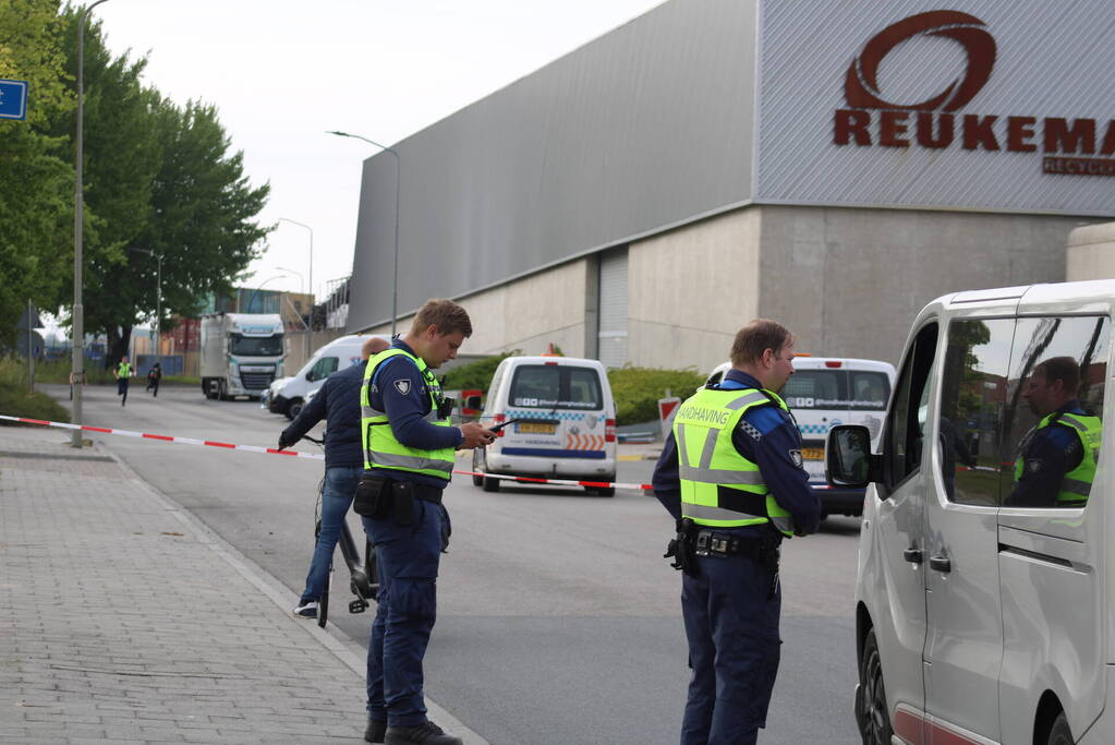 Brand in loods met papier