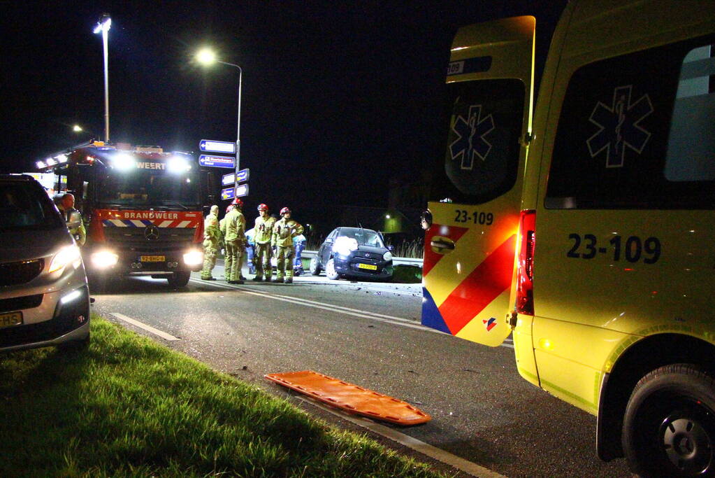 Gewonde na botsing tussen twee voertuigen