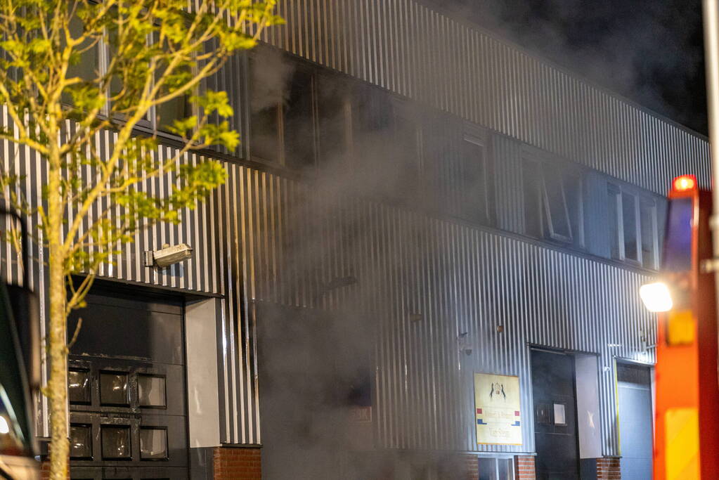 Grote uitslaande brand in wasserette