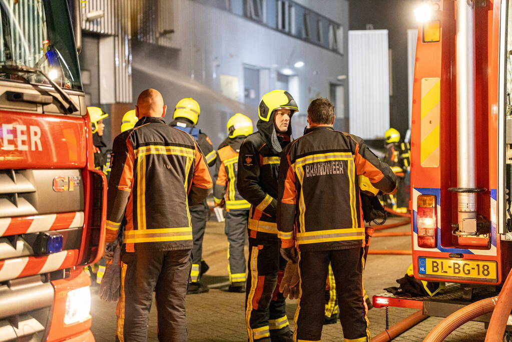 Grote uitslaande brand in wasserette