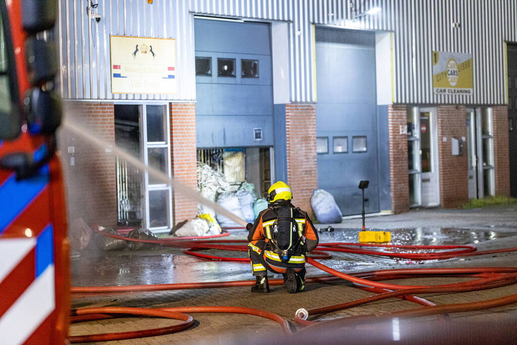 Grote uitslaande brand in wasserette