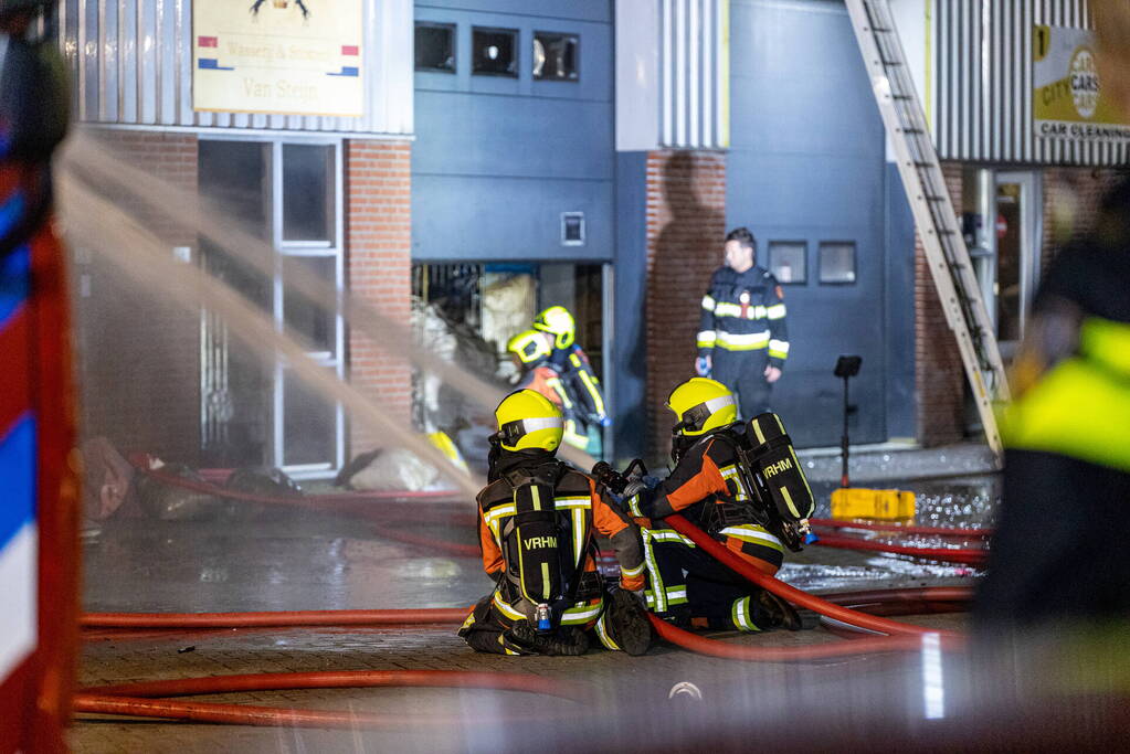 Grote uitslaande brand in wasserette