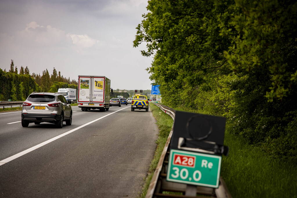 Rijstrook afgesloten door ongeval op snelweg