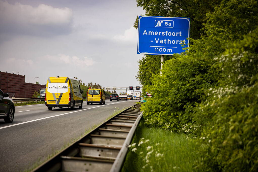 Rijstrook afgesloten door ongeval op snelweg