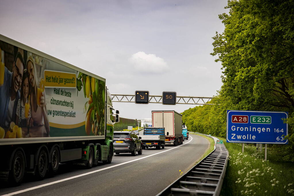 Rijstrook afgesloten door ongeval op snelweg