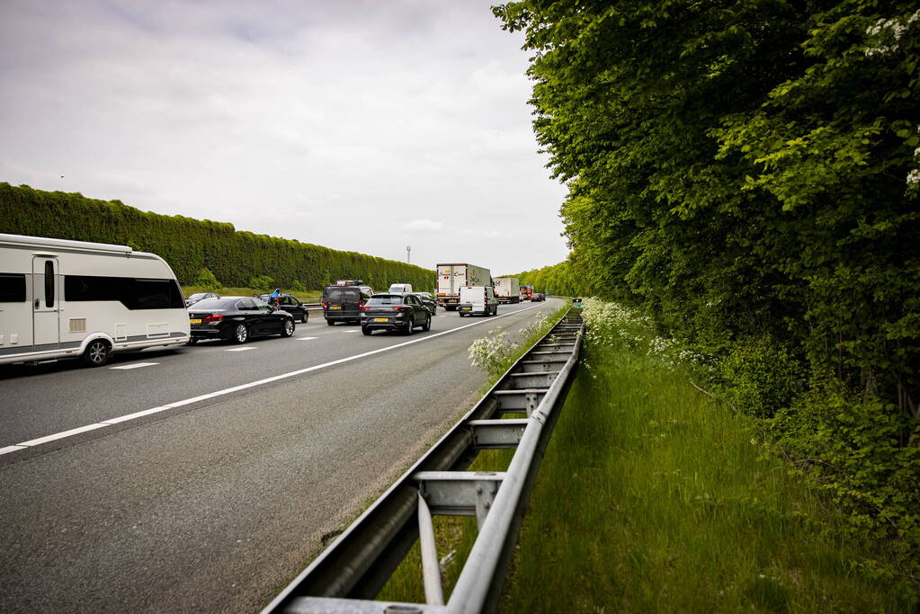 Rijstrook afgesloten door ongeval op snelweg