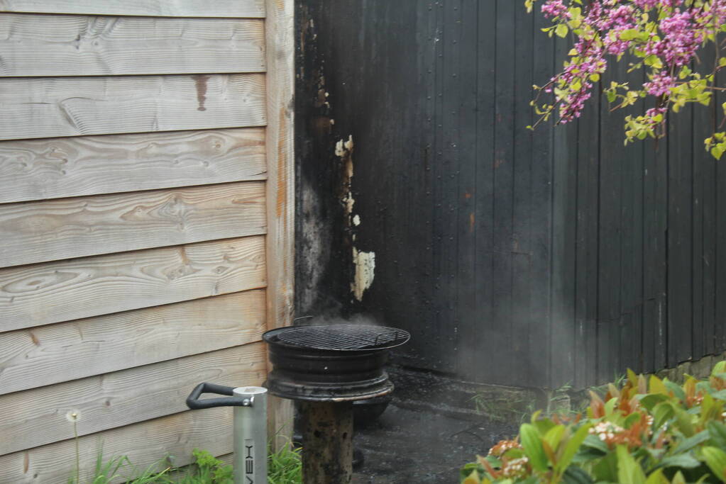 Schuur en schutting lopen brandschade op