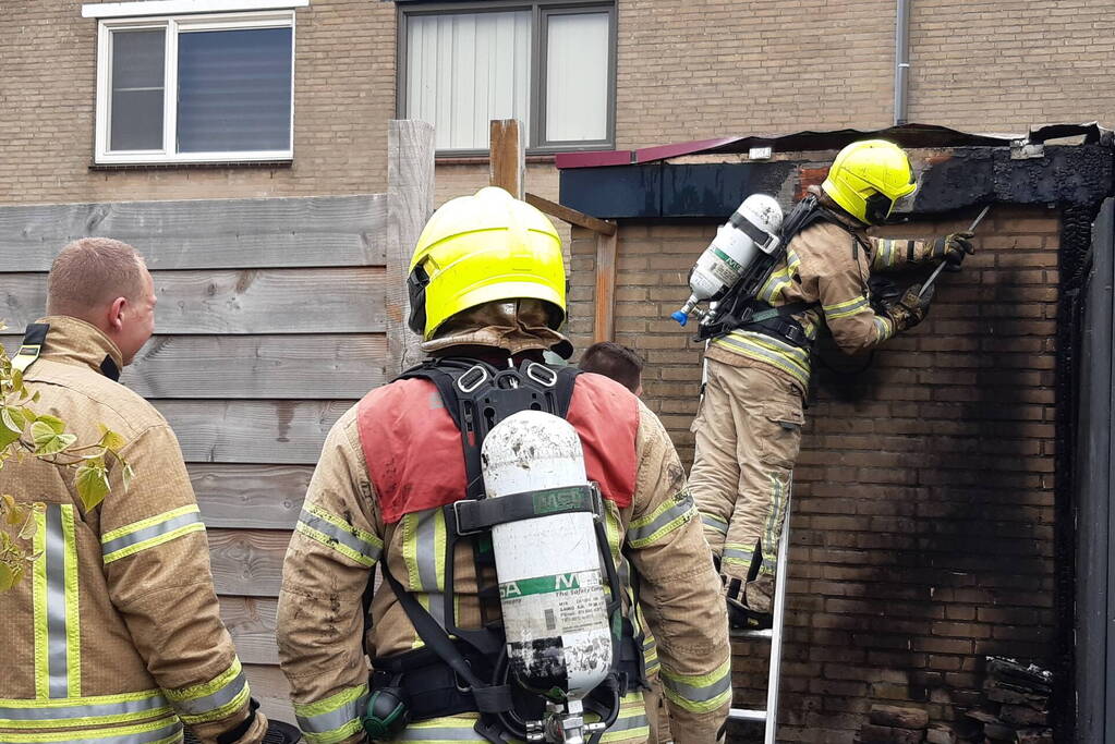 Schuur en schutting lopen brandschade op