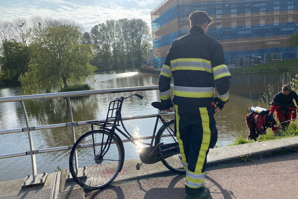 Zoekactie na aantreffen fiets in water