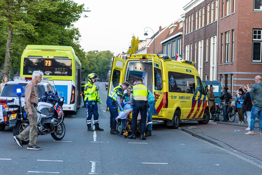 Voetganger gewond bij botsing met bus