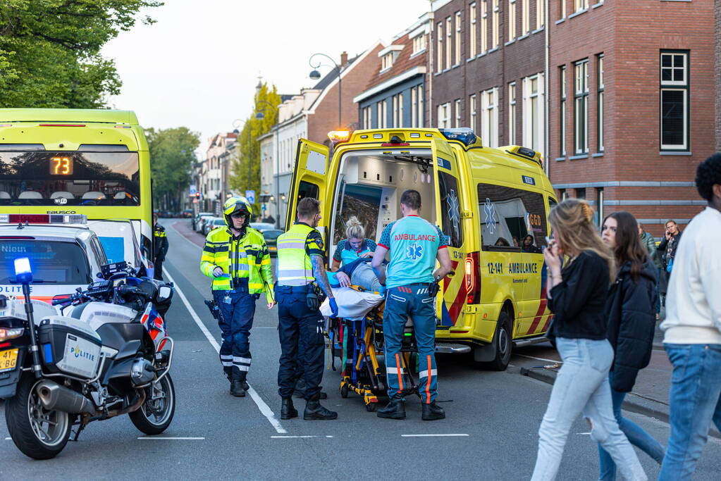 Voetganger gewond bij botsing met bus