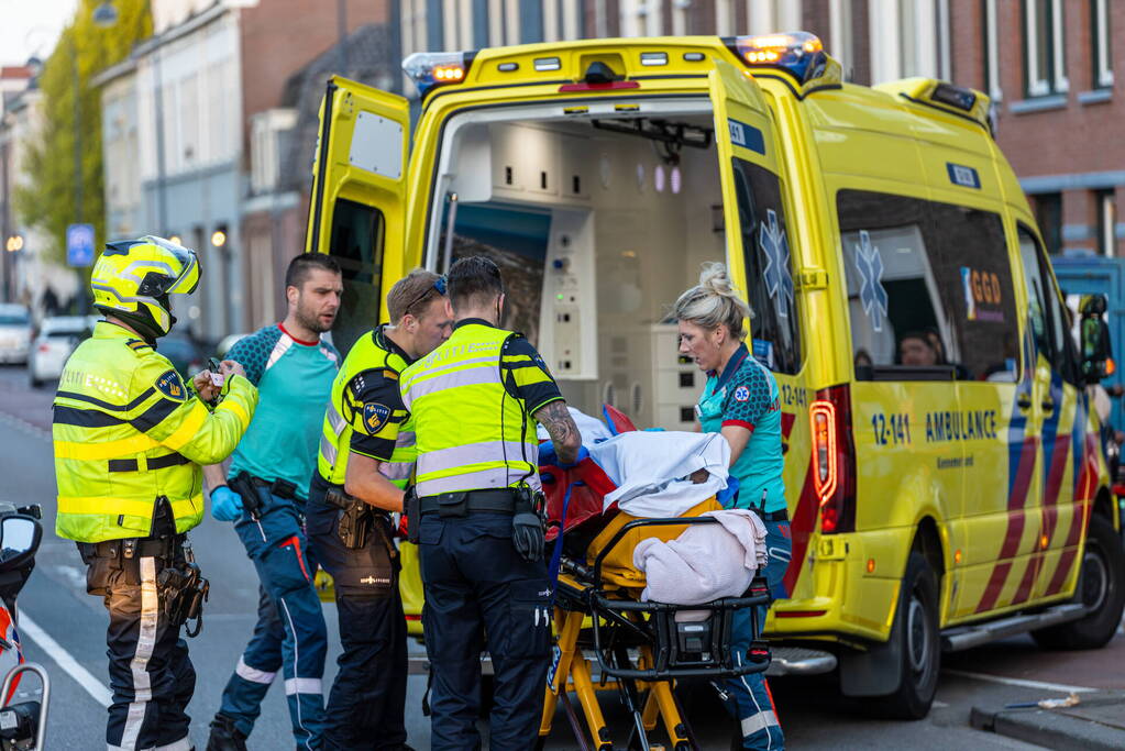 Voetganger gewond bij botsing met bus