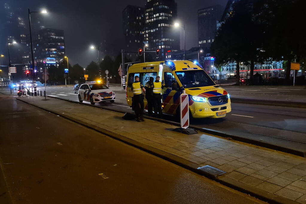 Persoon naar ziekenhuis na val in Nieuwe Maas