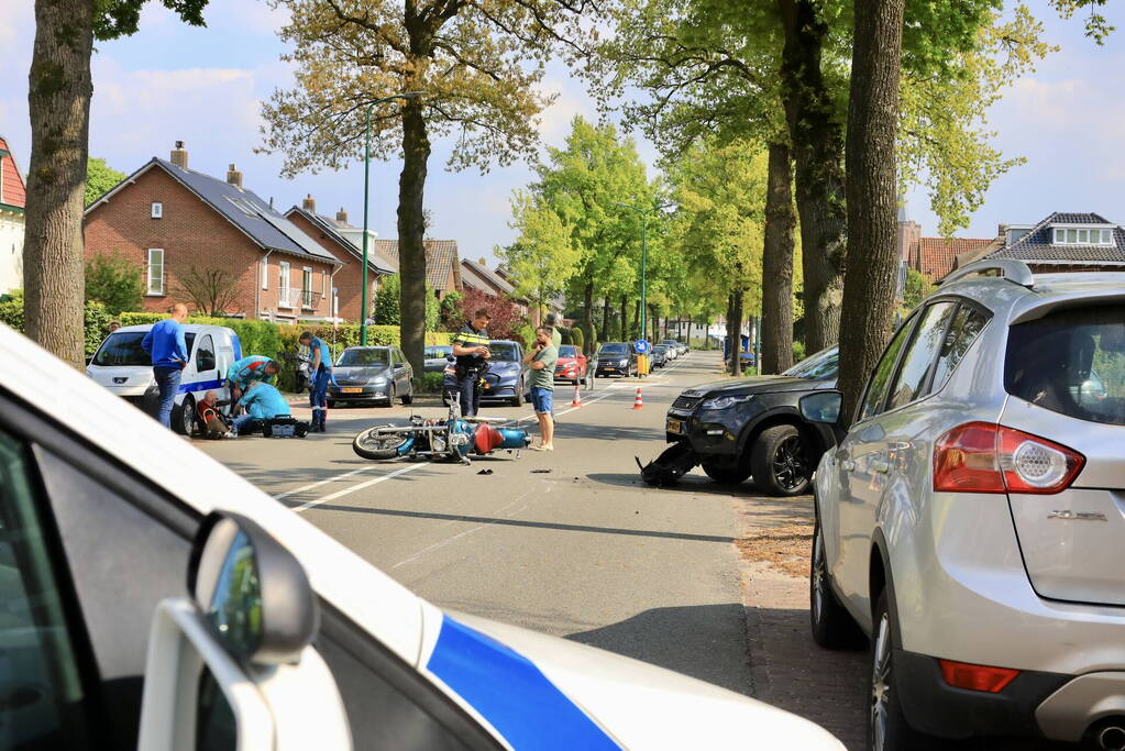 Motorrijder gewond bij botsing met auto