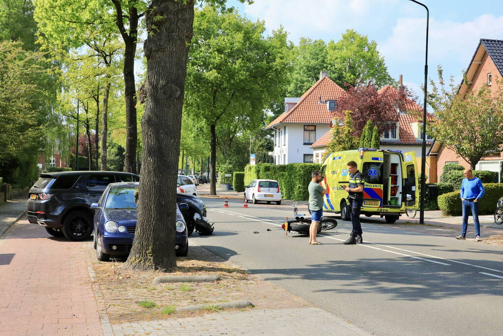 Motorrijder gewond bij botsing met auto
