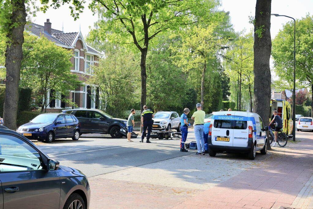 Motorrijder gewond bij botsing met auto