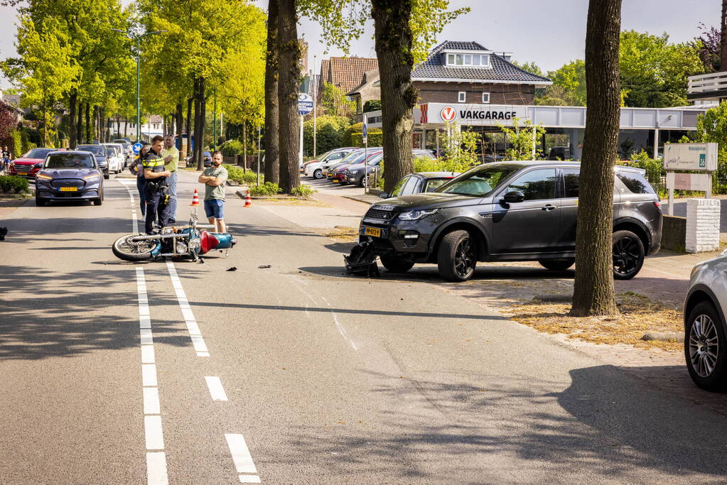 Motorrijder gewond bij botsing met auto