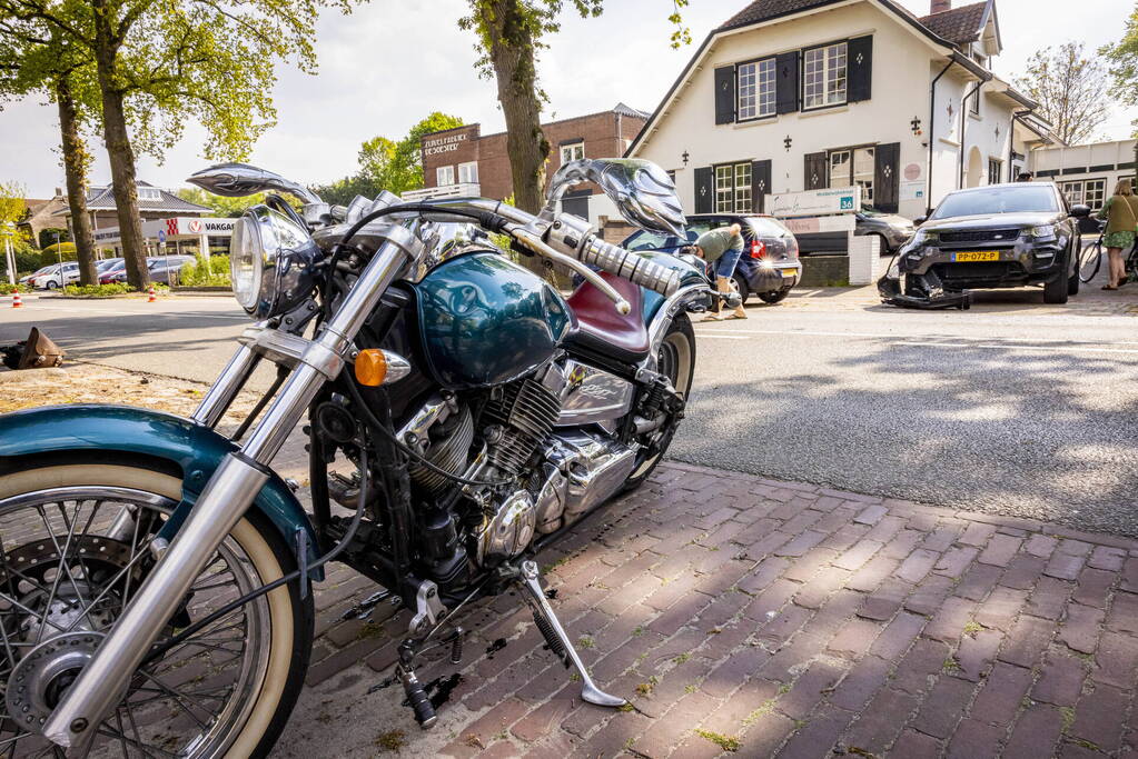 Motorrijder gewond bij botsing met auto