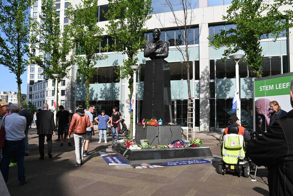 Honderden herdenken Pim Fortuyn