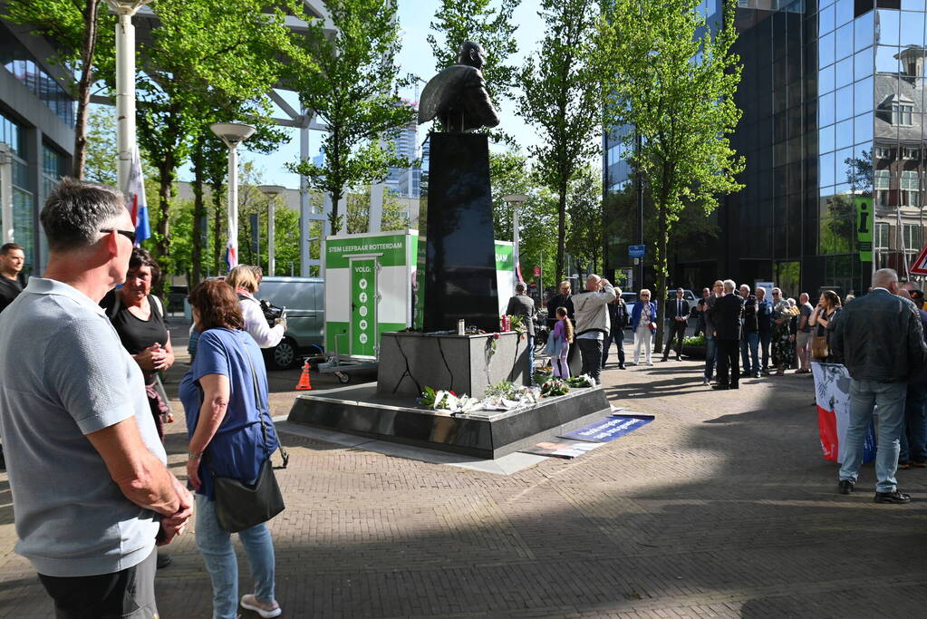 Honderden herdenken Pim Fortuyn