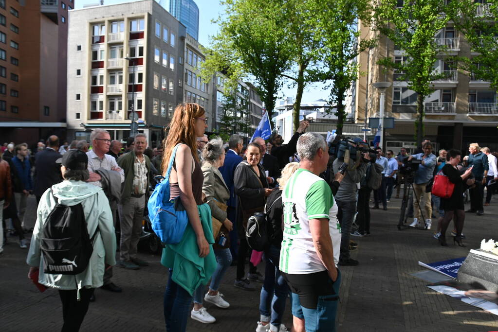 Honderden herdenken Pim Fortuyn